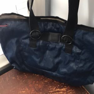 Camper tote in shiny canvas